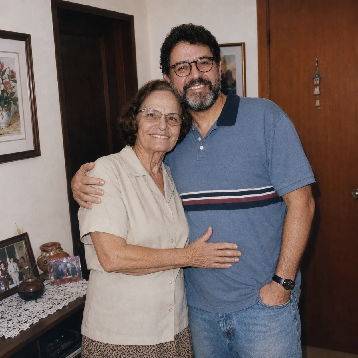 Augusto Montenegro ao lado de sua mãe